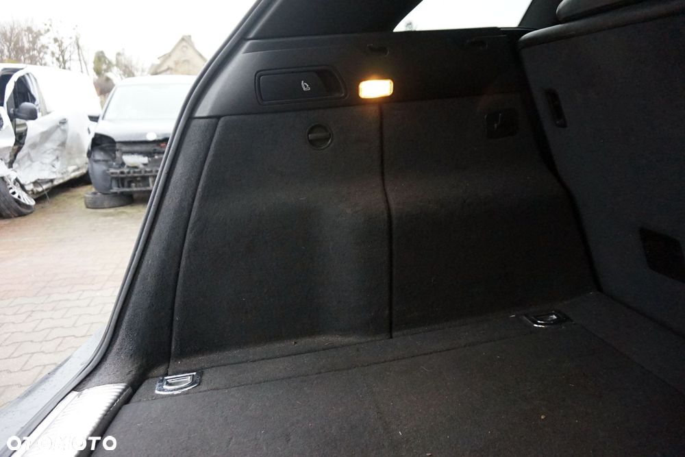 BOCZEK TAPICERKA BAGAŻNIKA LEWA Q5 I 8R  AUDI 2008-2012 - 1