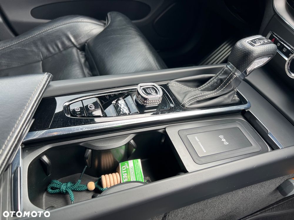 Volvo XC 60 D4 AWD R-Design - 10