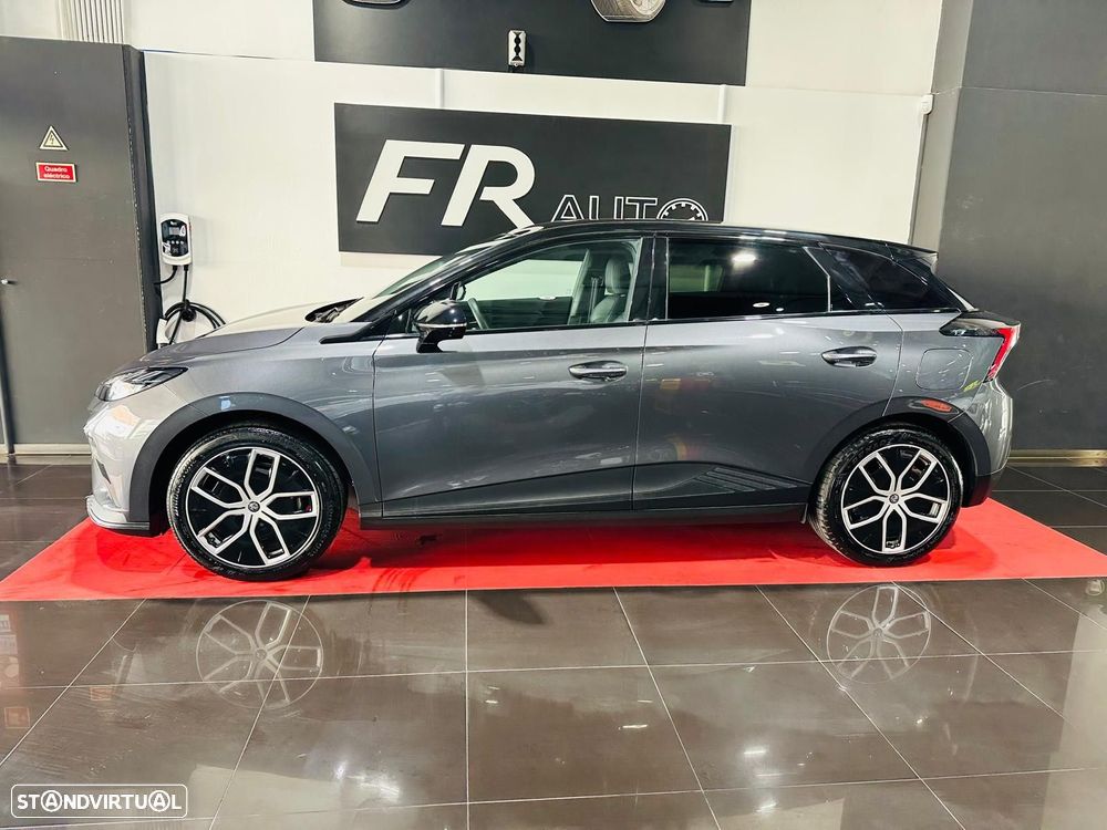 MG MG4 64 kWh Luxury - 9