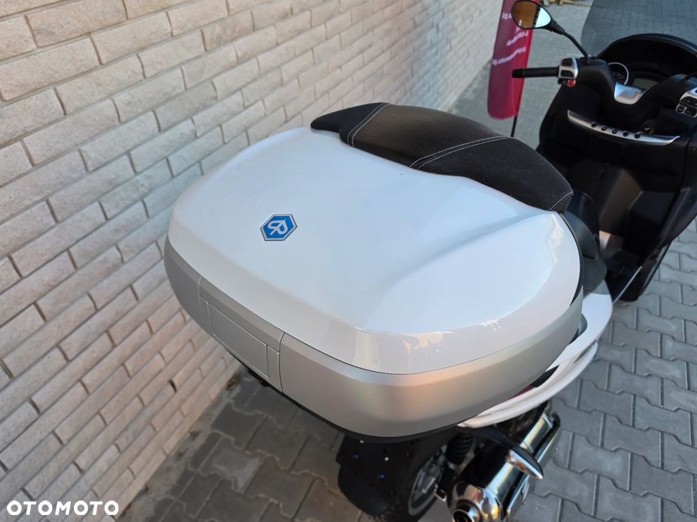 Piaggio MP-3 - 7