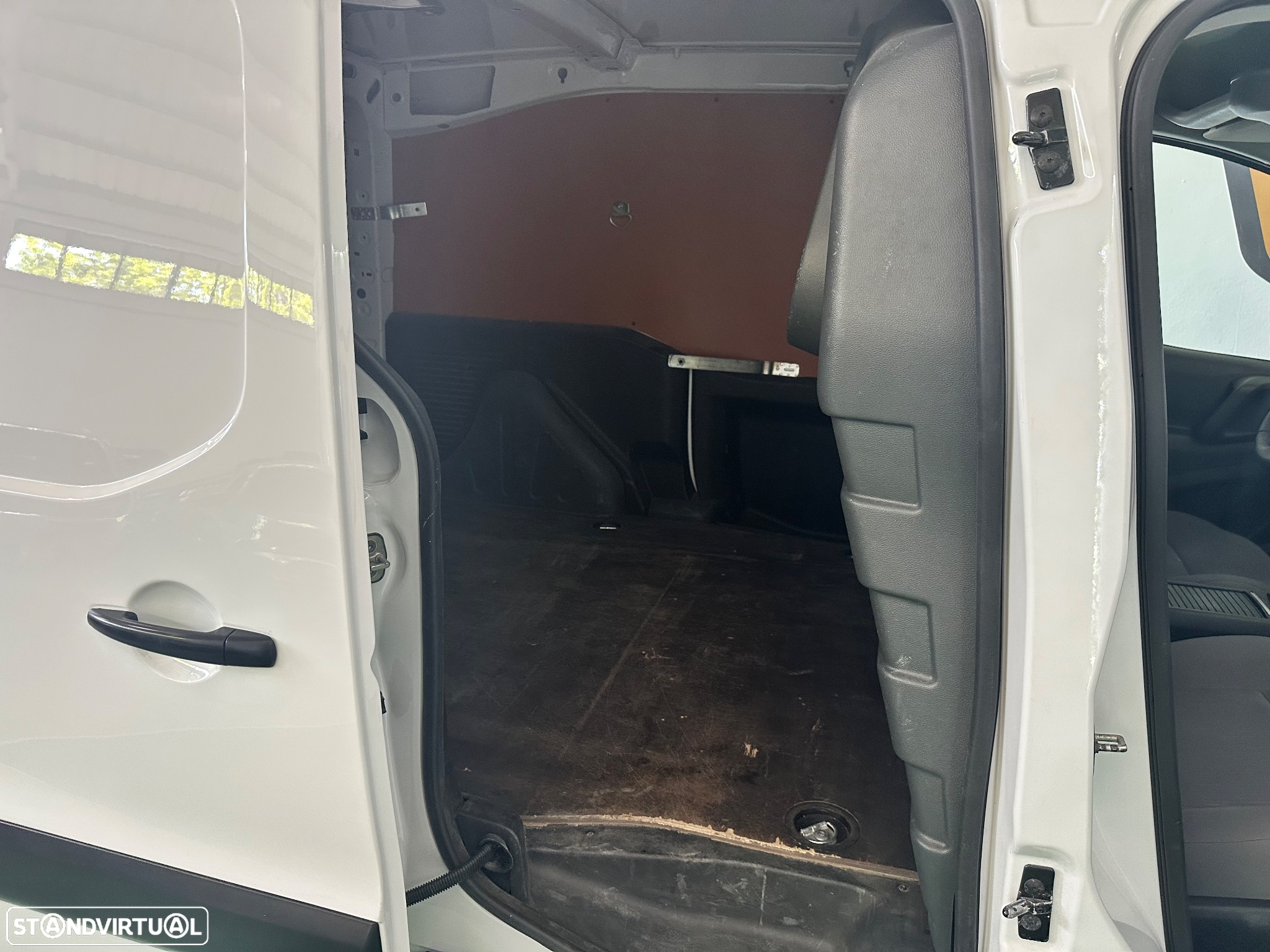 Peugeot Partner 1.6 BlueHDi 100 L1 XR S&S IVA Dedutivel - 15