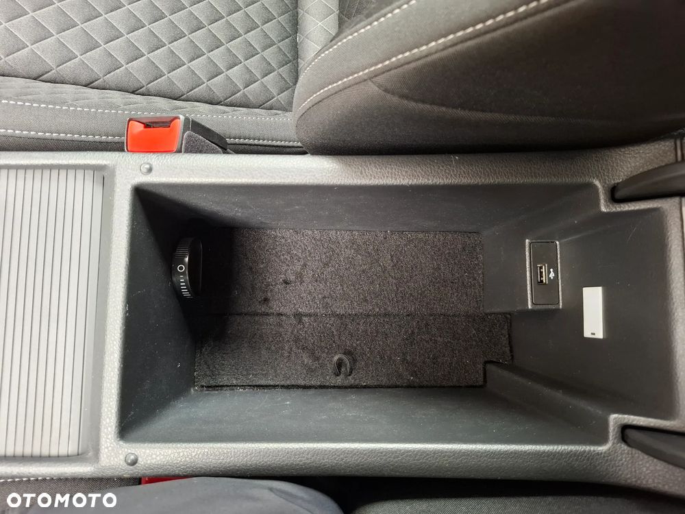 Skoda Superb 2.0 TDI SCR Ambition DSG - 37