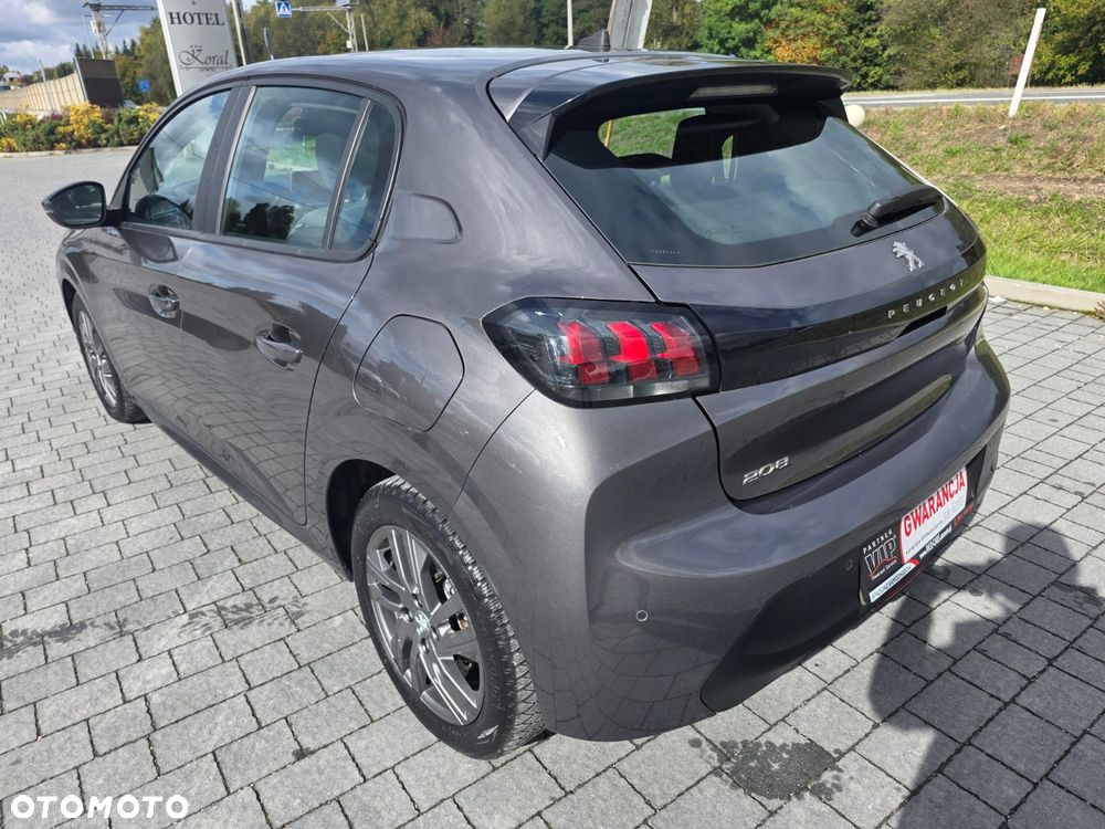 Peugeot 208 - 8