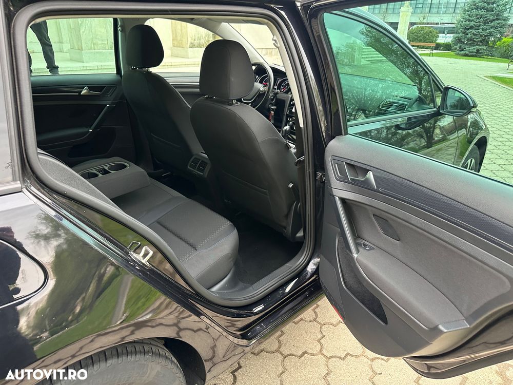 Volkswagen Golf - 31