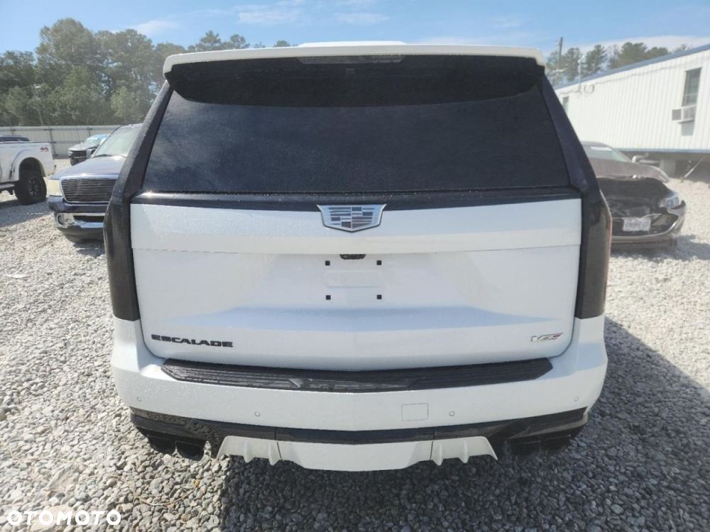 Cadillac Escalade - 3