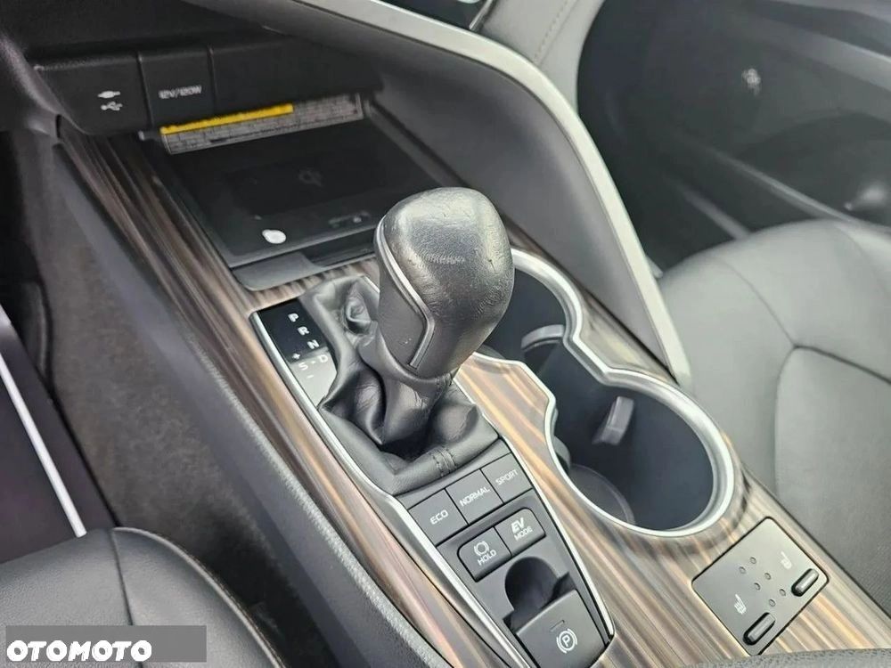 Toyota Camry 2.5 Hybrid Prestige CVT - 24