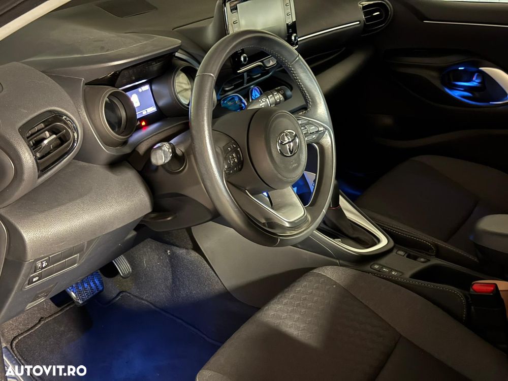 Toyota Yaris 1.5 VVT-i HSD Dynamic Plus Bi-tone - 4