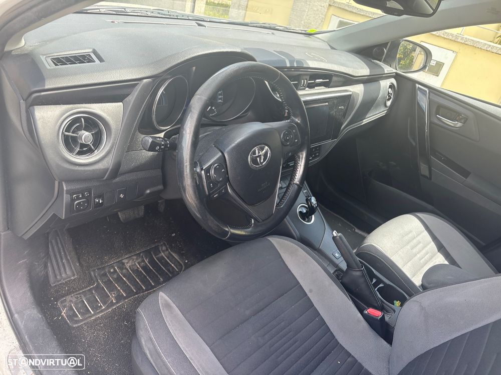Toyota Auris Touring Sports 1.8 HSD Comfort+P.Sport - 5
