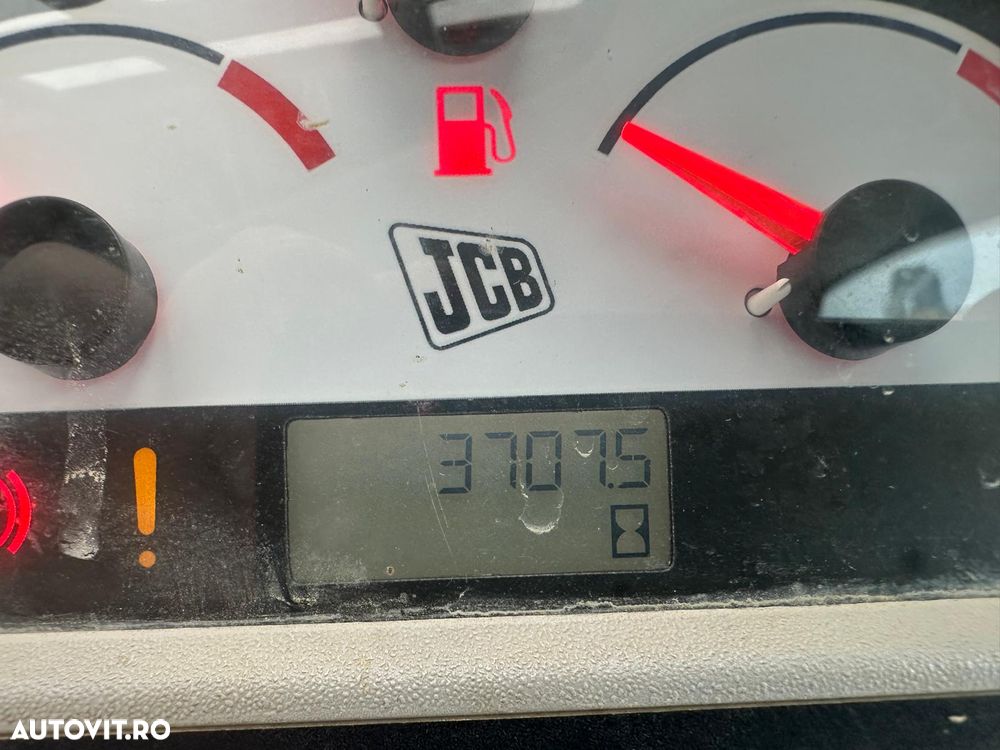 JCB 210 T4 - 9