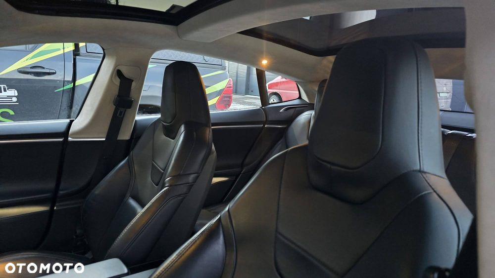 Tesla Model S - 21