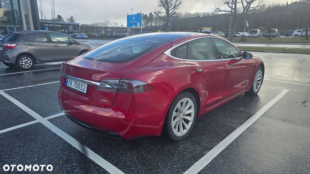 Tesla Model S - 5