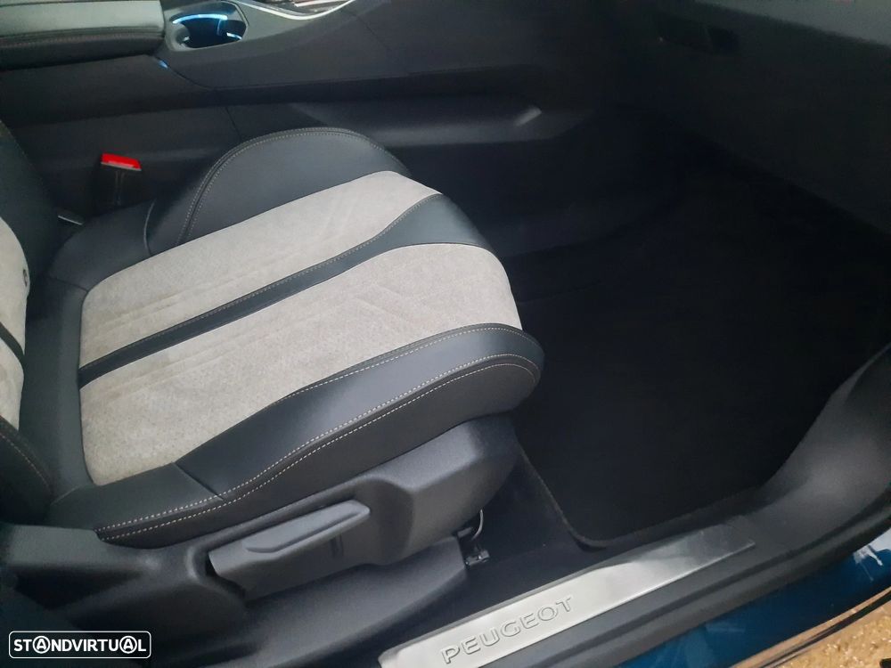 Peugeot 3008 1.6 Hybrid4 GT e-EAT8 - 36