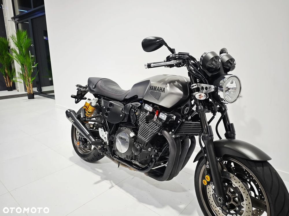 Yamaha XJR - 7