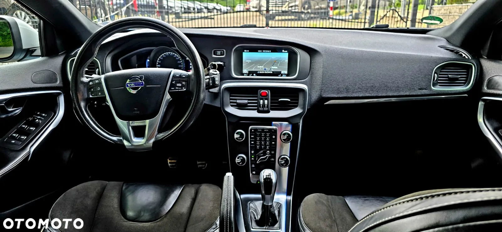 Volvo V40 D2 Drive-E R-Design Momentum - 11
