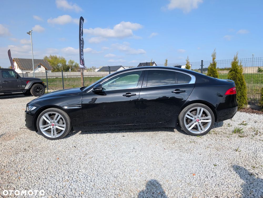 Jaguar XE 2.0 T Prestige - 10