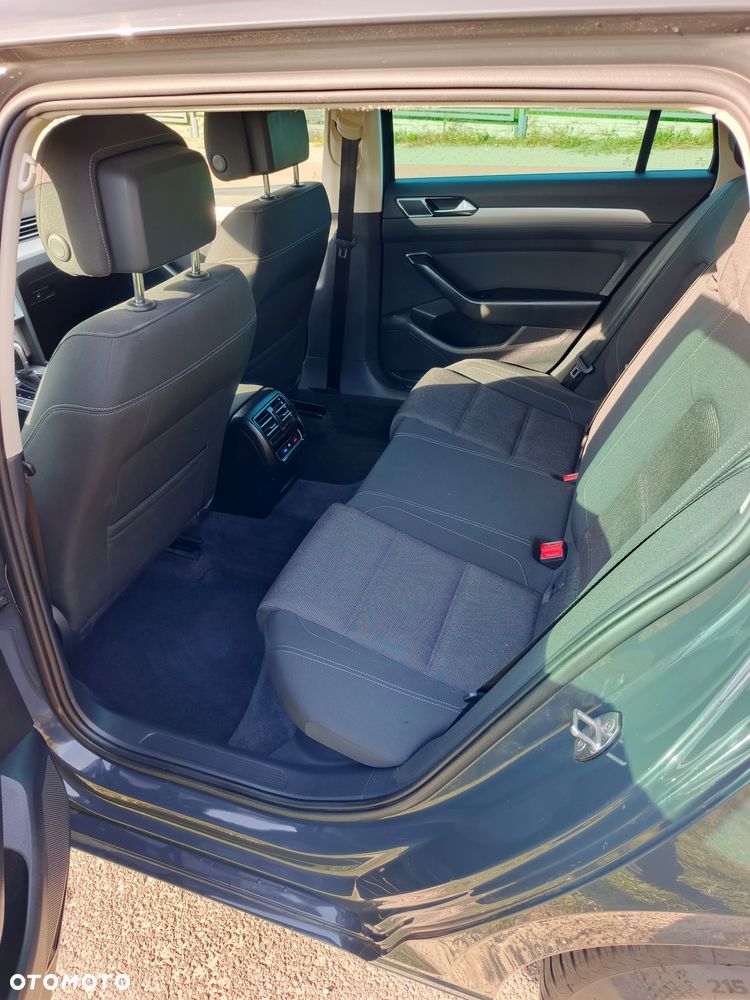 Volkswagen Passat 2.0 TDI SCR DSG Comfortline - 10