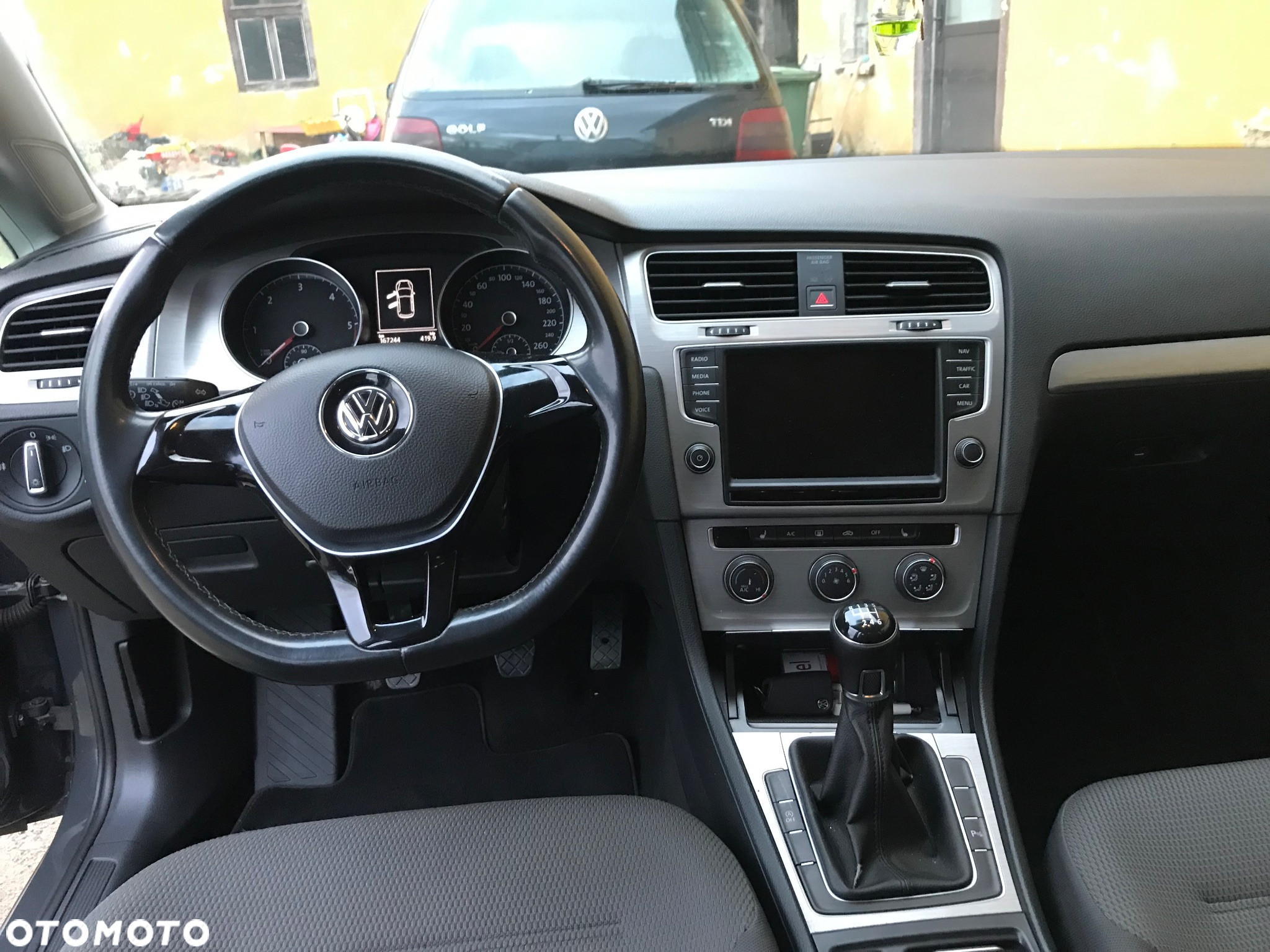 Volkswagen Golf 1.6 TDI BlueMotion Comfortline - 11