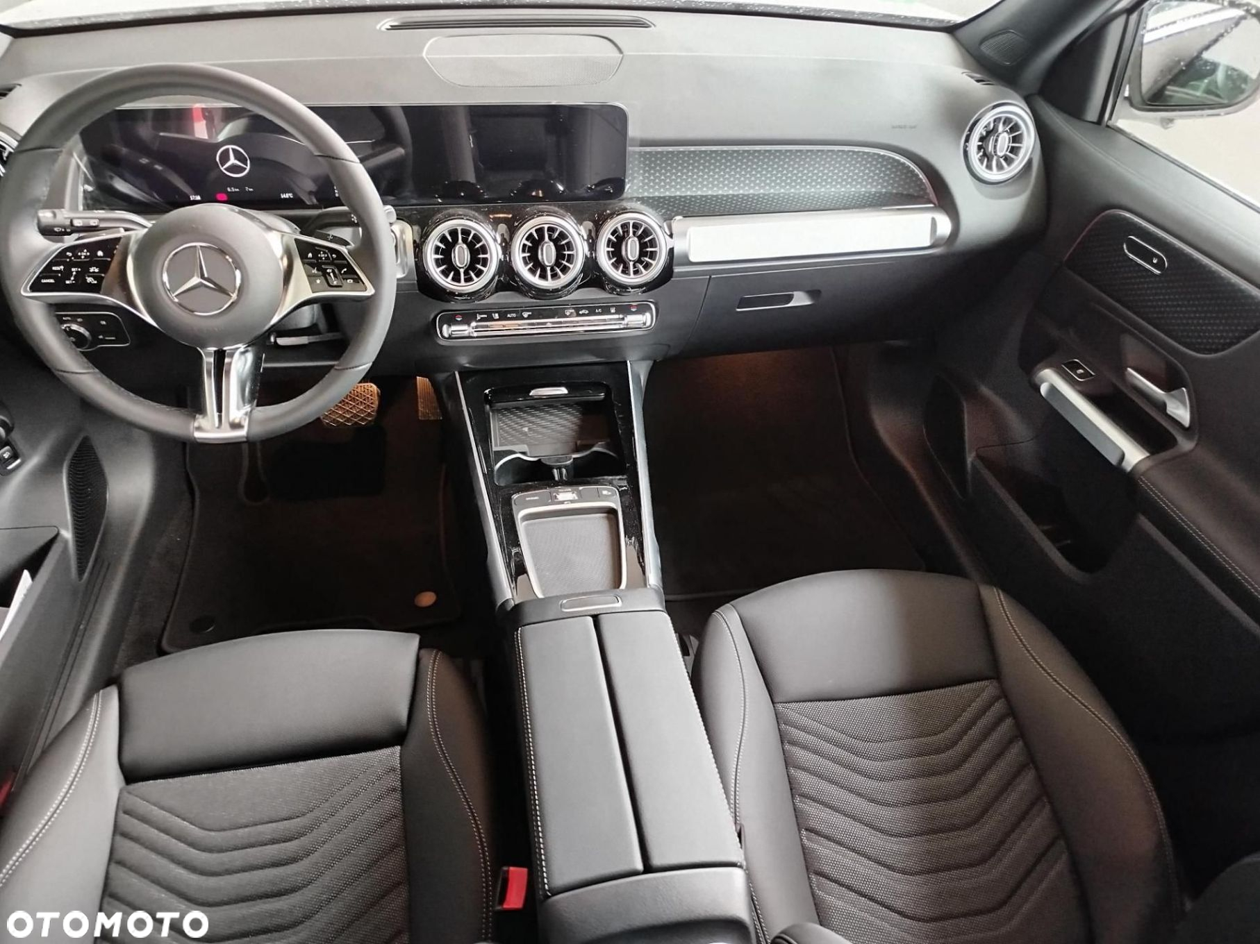 Mercedes-Benz EQB - 7