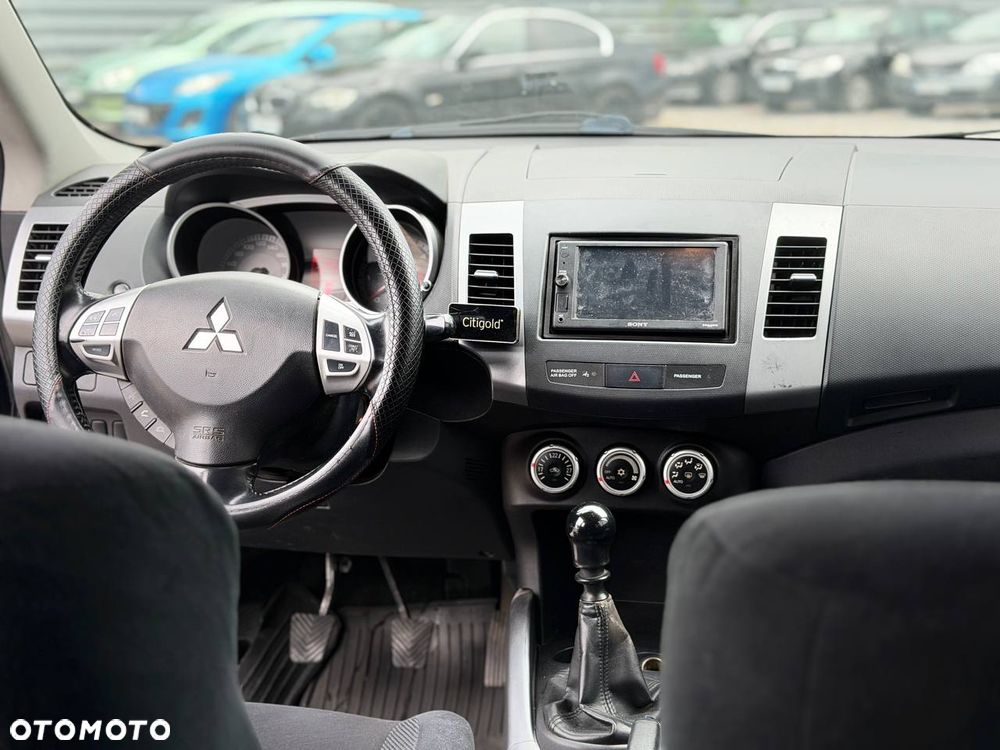 Mitsubishi Outlander 2.0 DID Intense + - 9