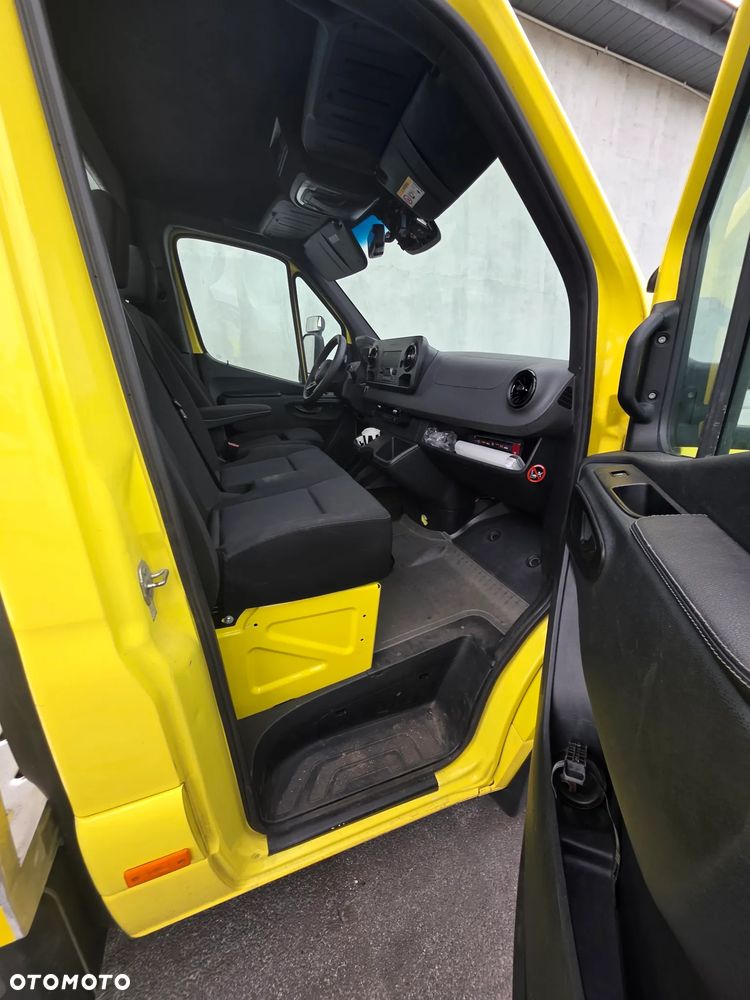 Mercedes-Benz Sprinter - 24