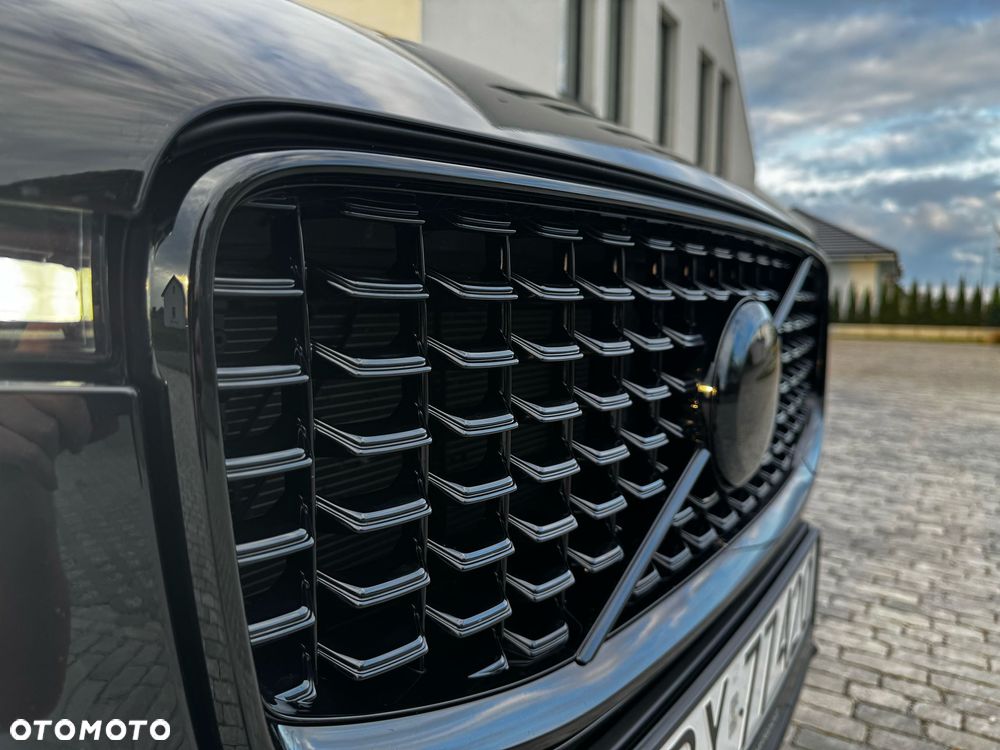 Volvo XC 60 B4 B Plus Dark - 33