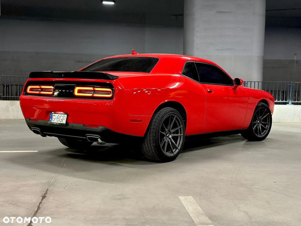 Dodge Challenger - 16