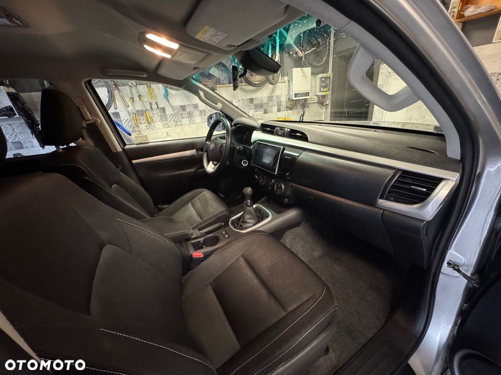 Toyota Hilux 2.4 D-4D Double Cab DLX 4x4 - 20