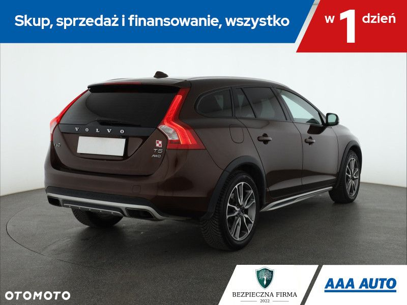 Volvo V60 Cross Country - 6