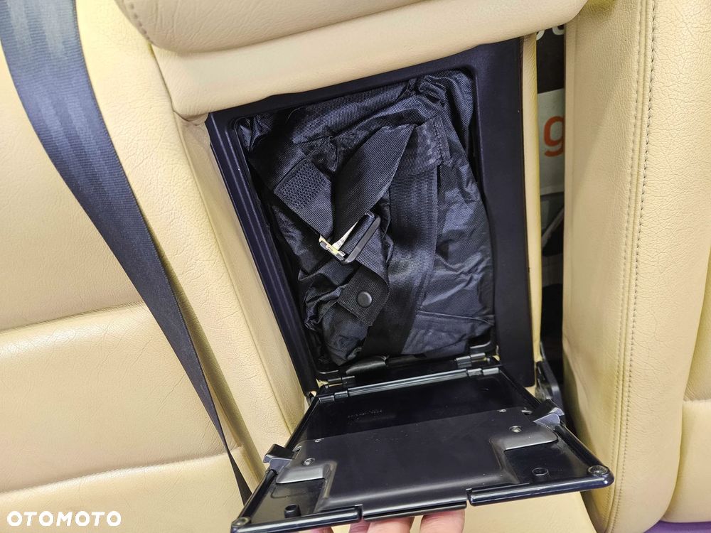 Fotele Fotel Kanapa Składana Jasna Skóra Podświetlanie LED Worek na Narty Audi A6 C6 Sedan - 28