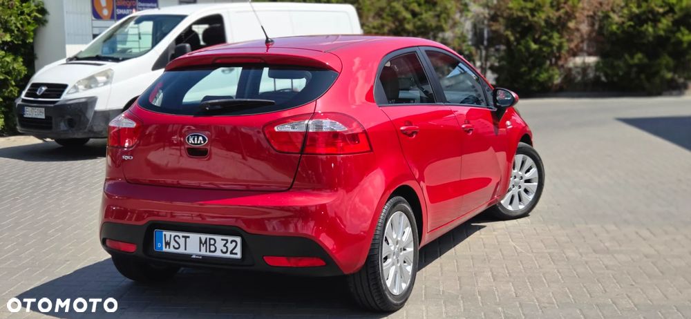Kia Rio 1.2 Fifa World Cup Edition - 16