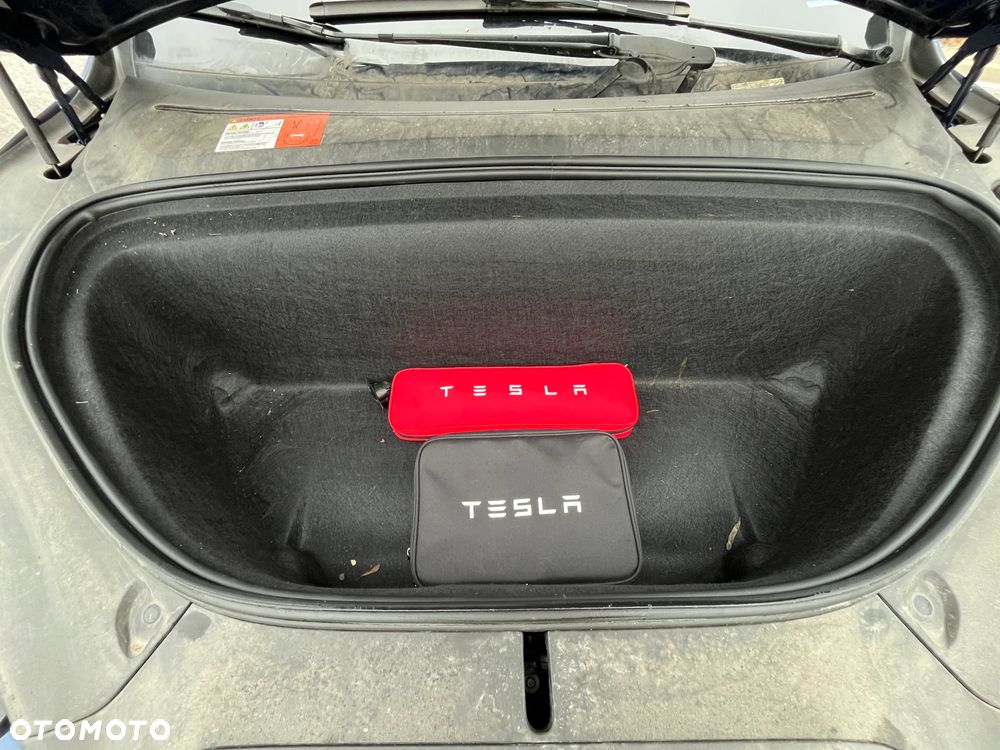 Tesla Model X - 28