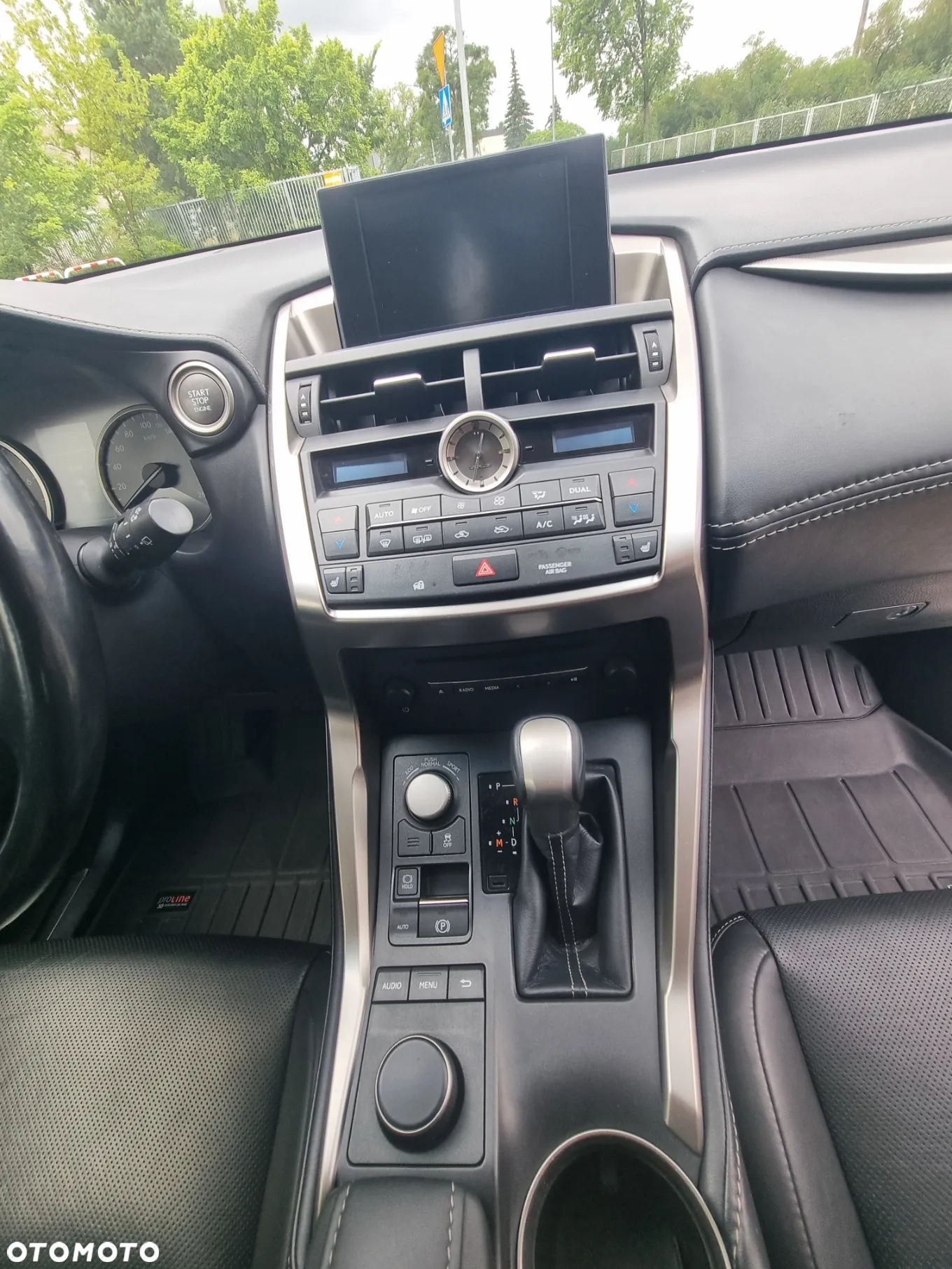 Lexus NX 200t Comfort AWD - 28
