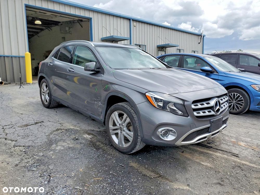 Mercedes-Benz GLA - 5