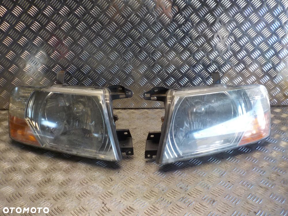 MITSUBISHI PAJERO III SHOGUN LAMPA PRAWA PRZÓD UK - 1