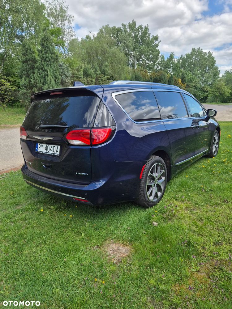 Chrysler Pacifica - 16