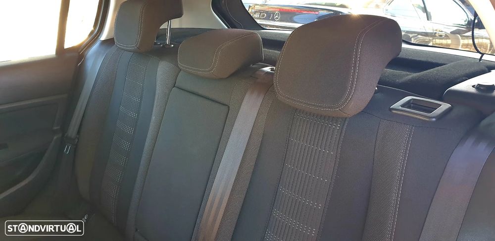 Peugeot 308 1.2 PureTech Allure - 16