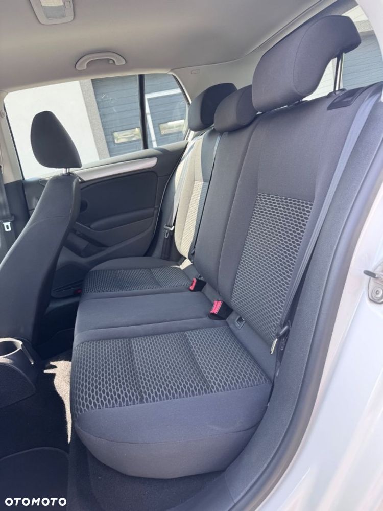 Volkswagen Golf - 22