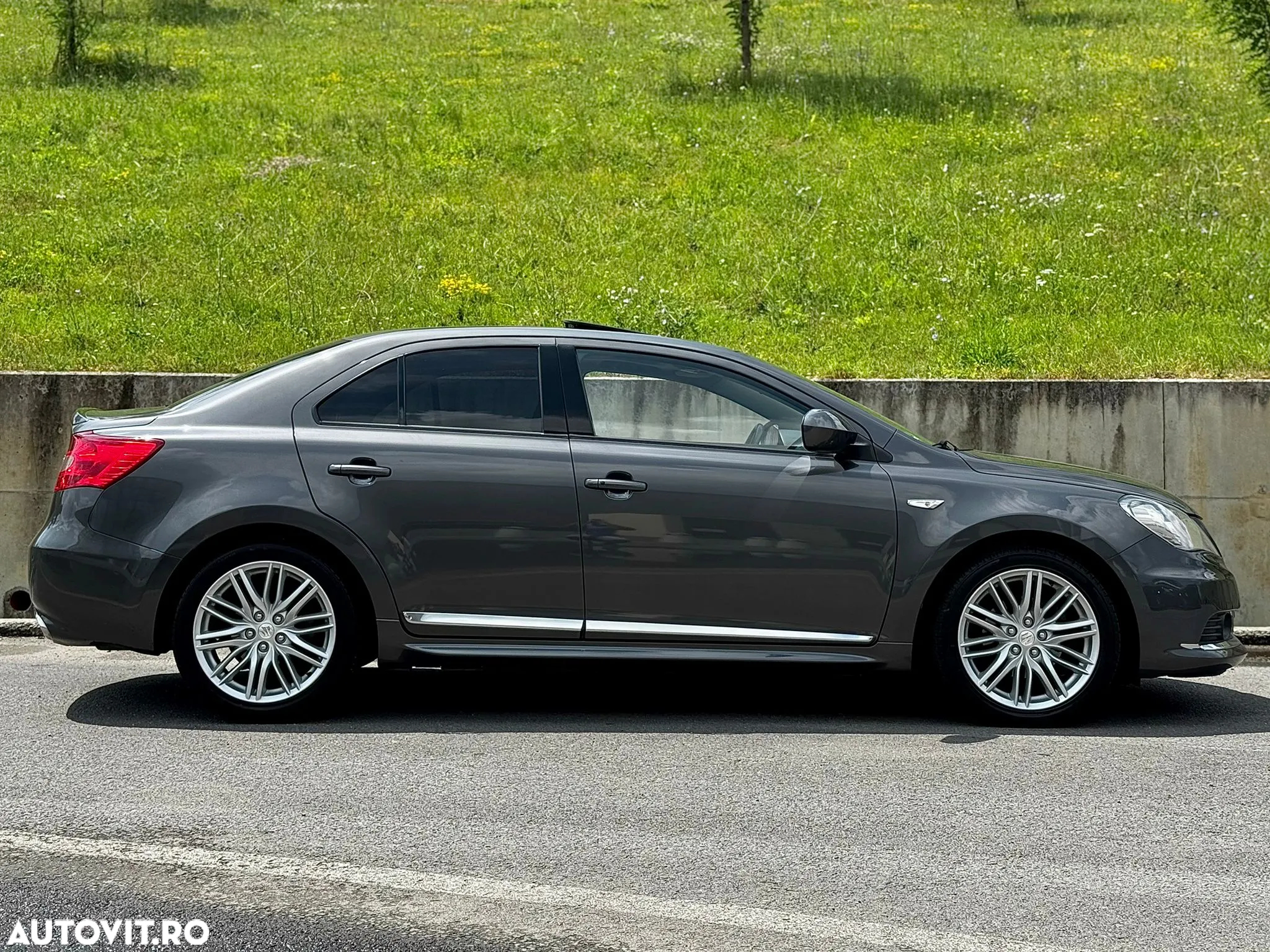 Suzuki Kizashi 2.4 4x2 Sport - 21