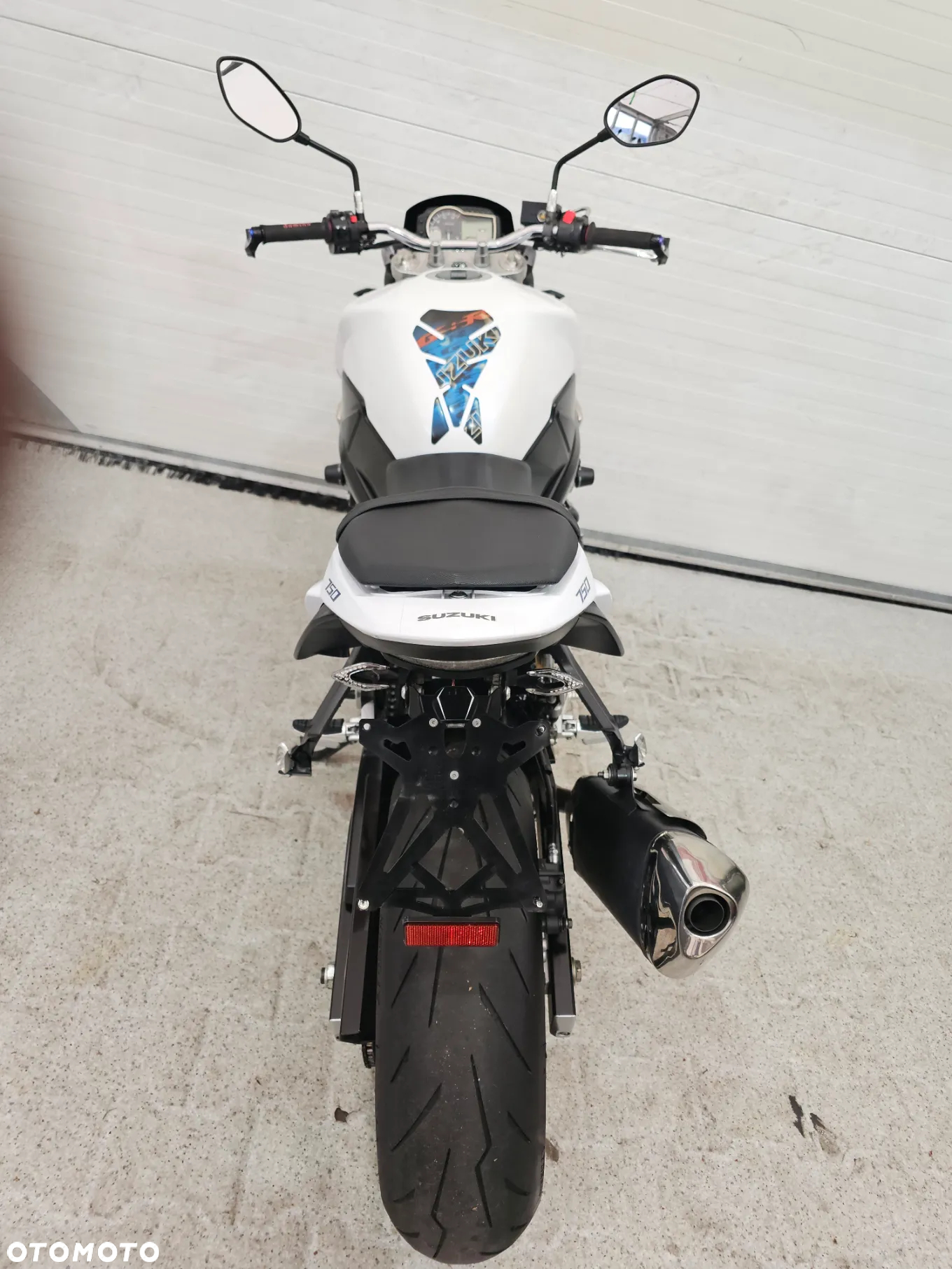 Suzuki GSR - 39