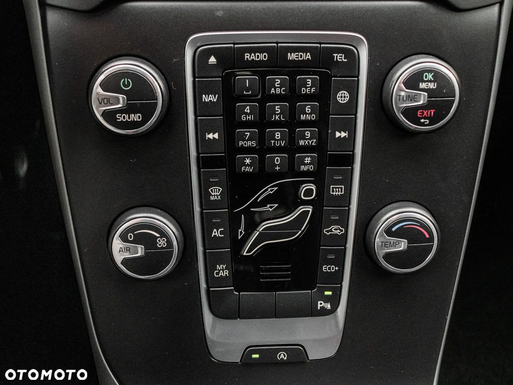 Volvo V40 D2 Drive-E R-Design Momentum - 28