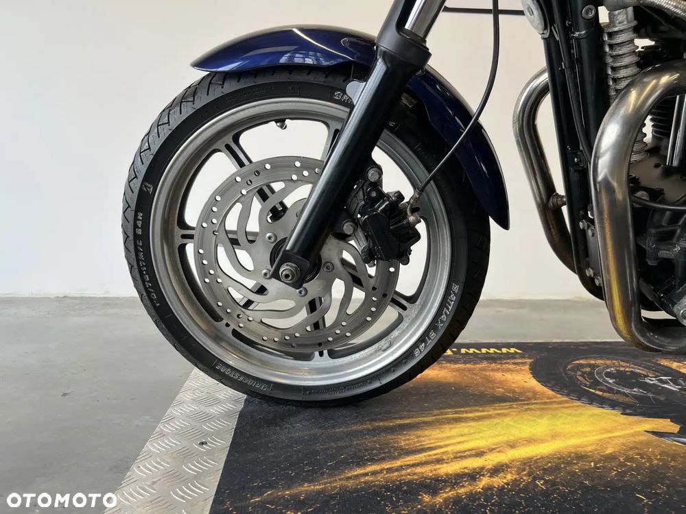Triumph Bonneville - 11