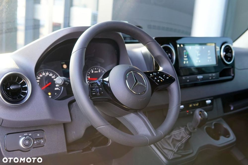 Mercedes-Benz Sprinter - 12
