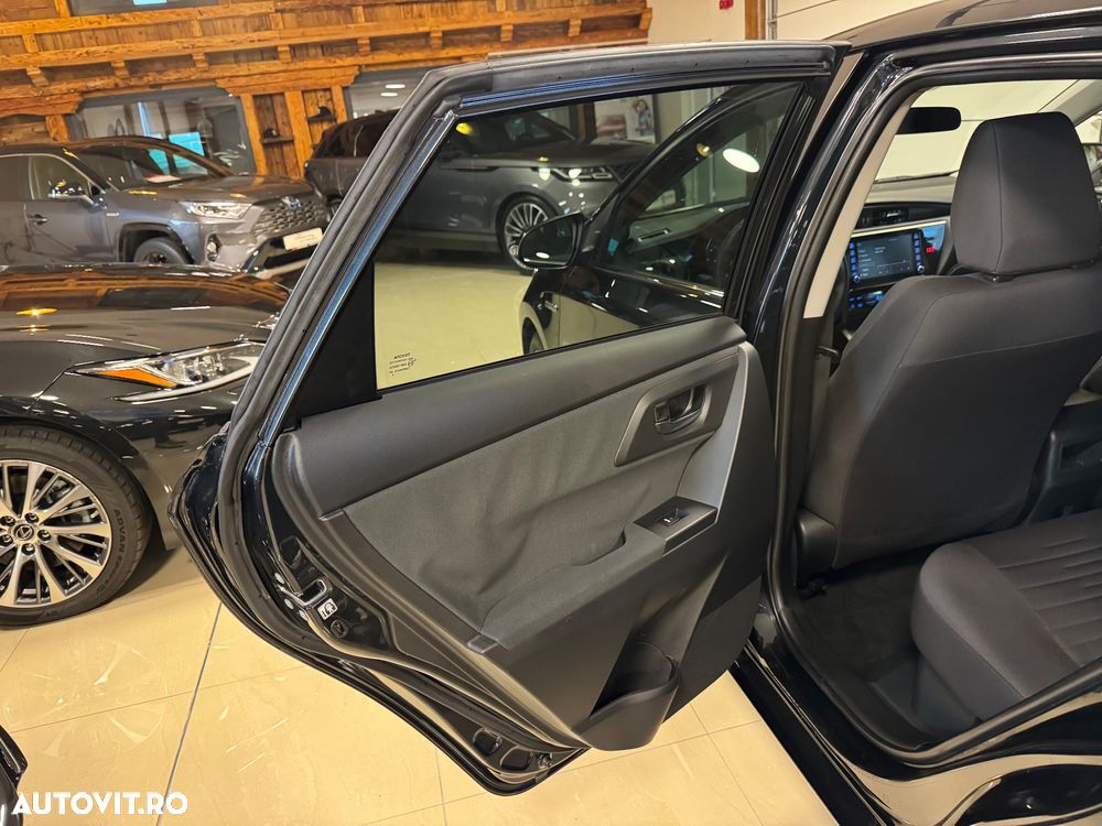 Toyota Auris 1.8 VVT-i Hybrid Automatik Design Edition - 28