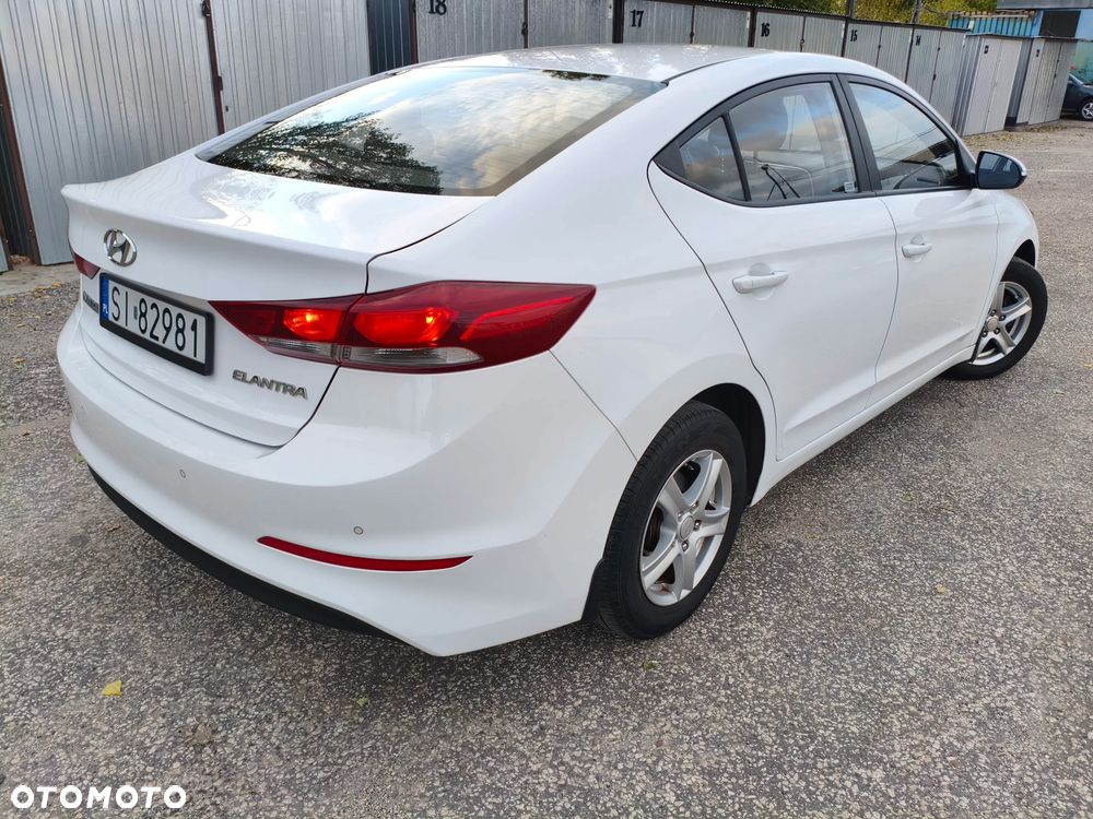Hyundai Elantra 1.6 Comfort - 3