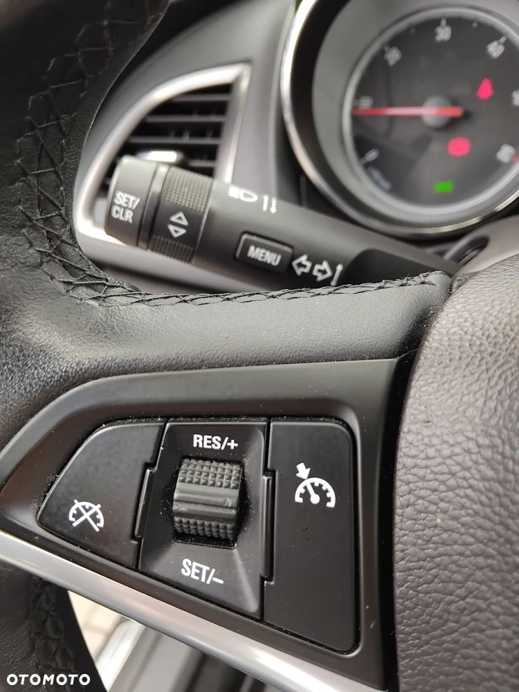 Opel Astra 1.7 CDTI Cosmo - 9