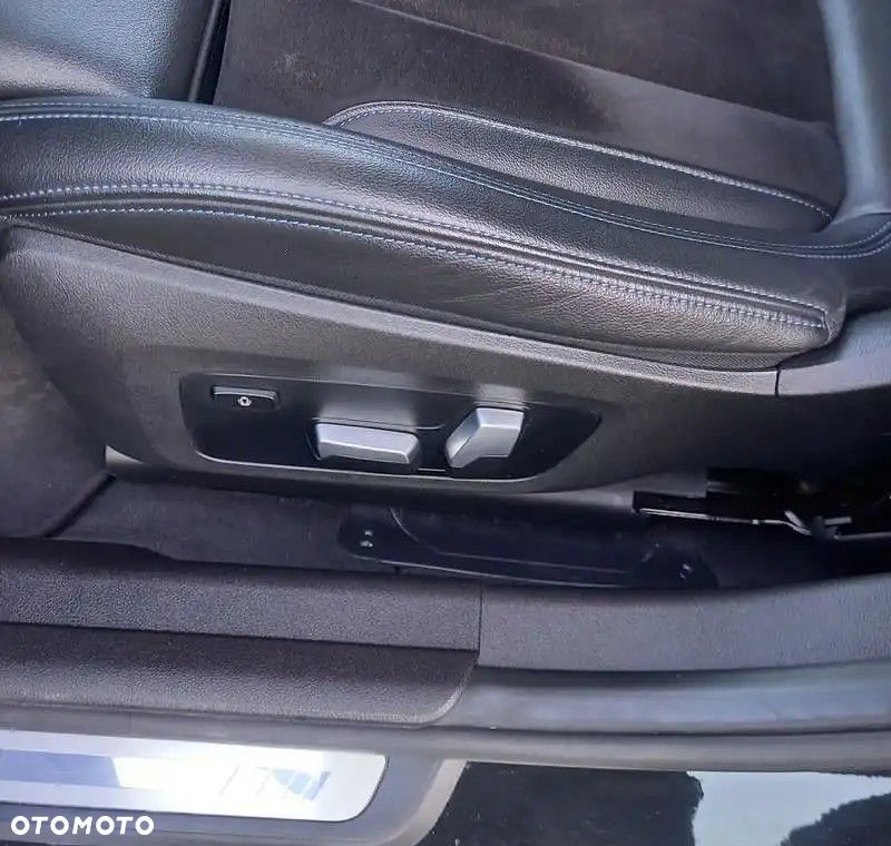 BMW Seria 3 330e xDrive M Sport sport - 20