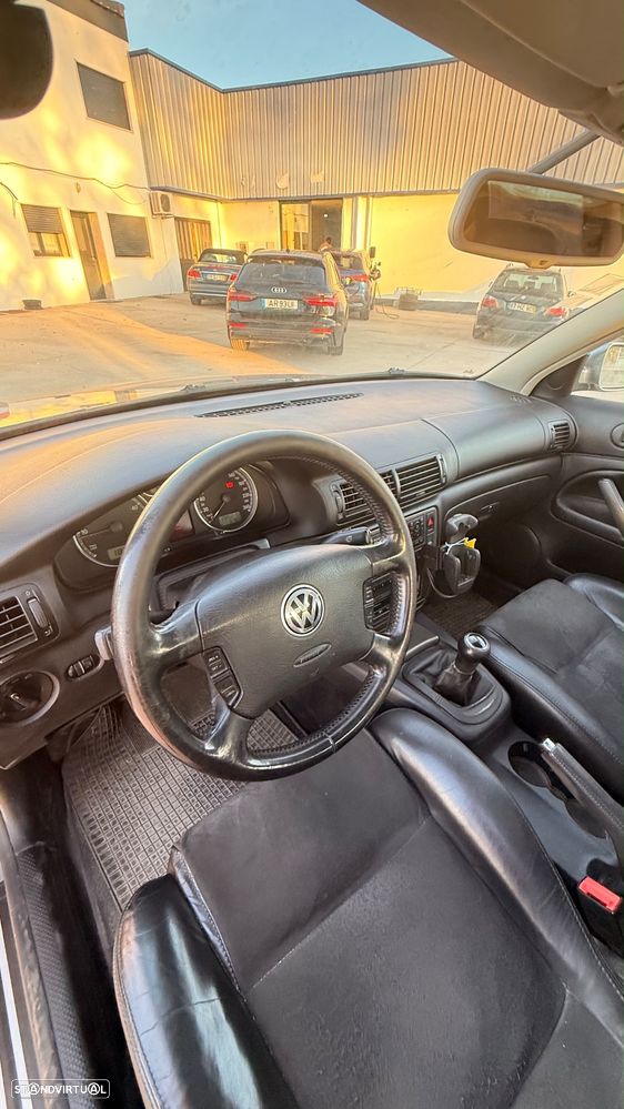 VW Passat 1.9 TDi Highline - 16