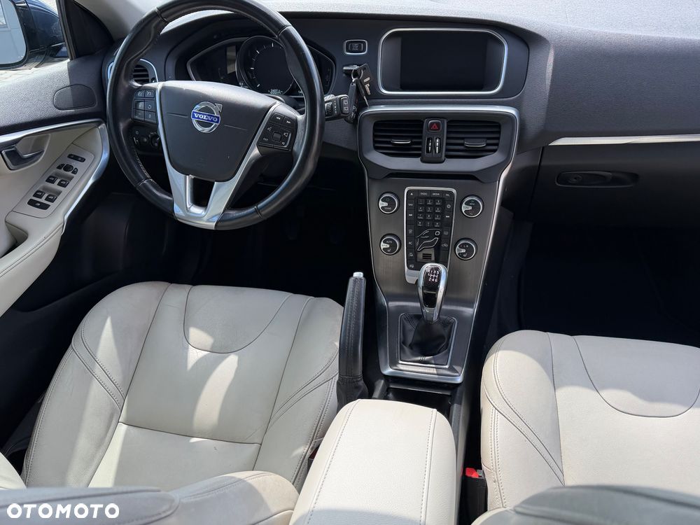 Volvo V40 D2 - 15