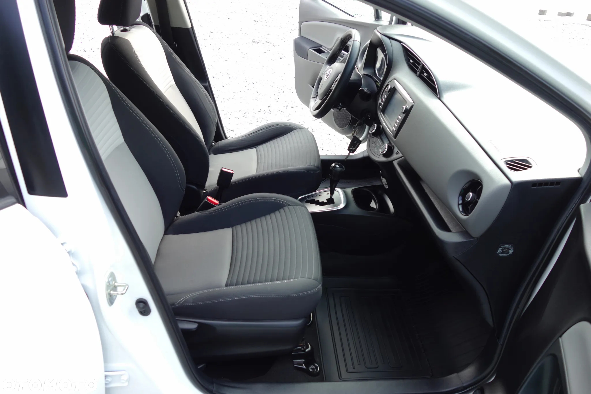 Toyota Yaris - 10