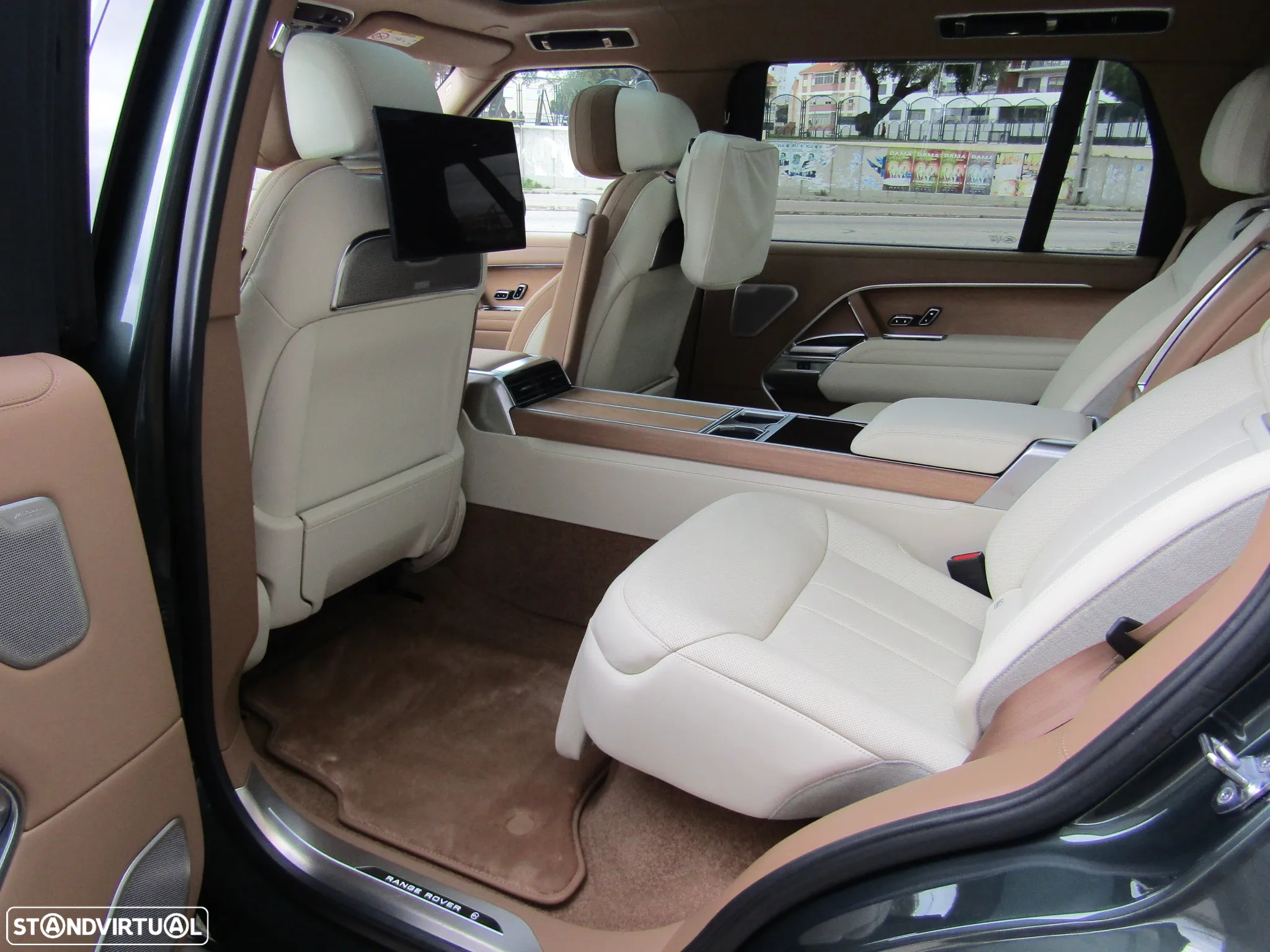 Land Rover Range Rover 4.4 P530 SV - 34